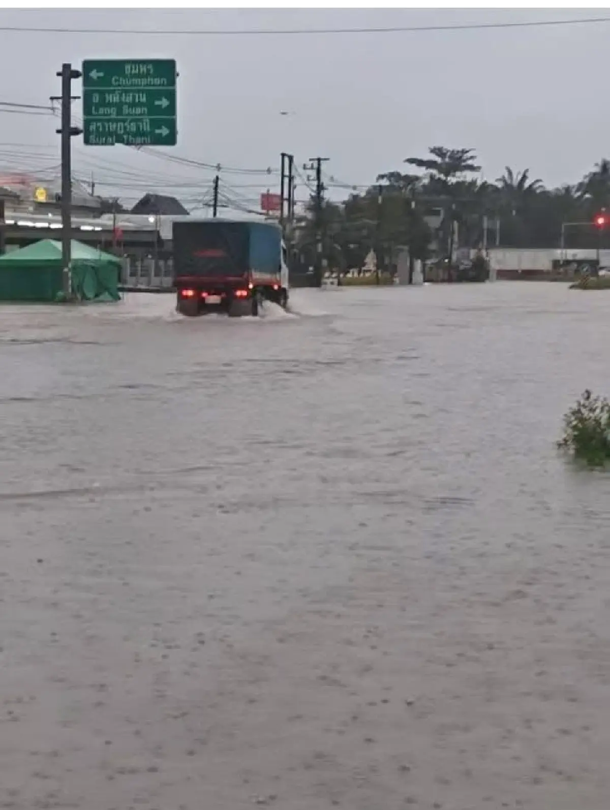 น้ำท่วมภาคใต้ ล่าสุด 5 จังหวัด ยังอ่วม เจอ 'ฝนถล่มหนัก' ปภ. เตือนดินถล่ม