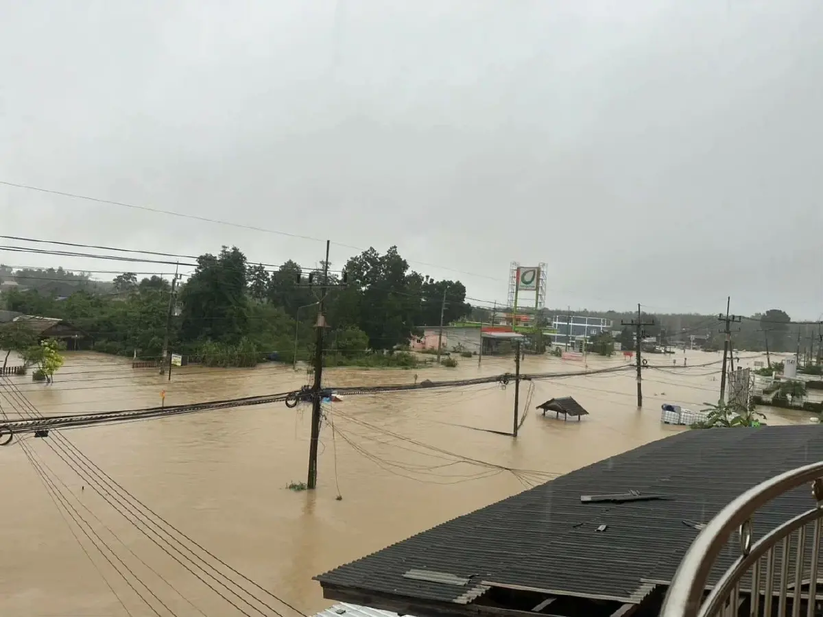 'นาทวี' อ่วมหนัก! ถนนถูกตัดขาด 15,000 ครัวเรือน ต้องการเรือ อาหาร น้ำดื่ม