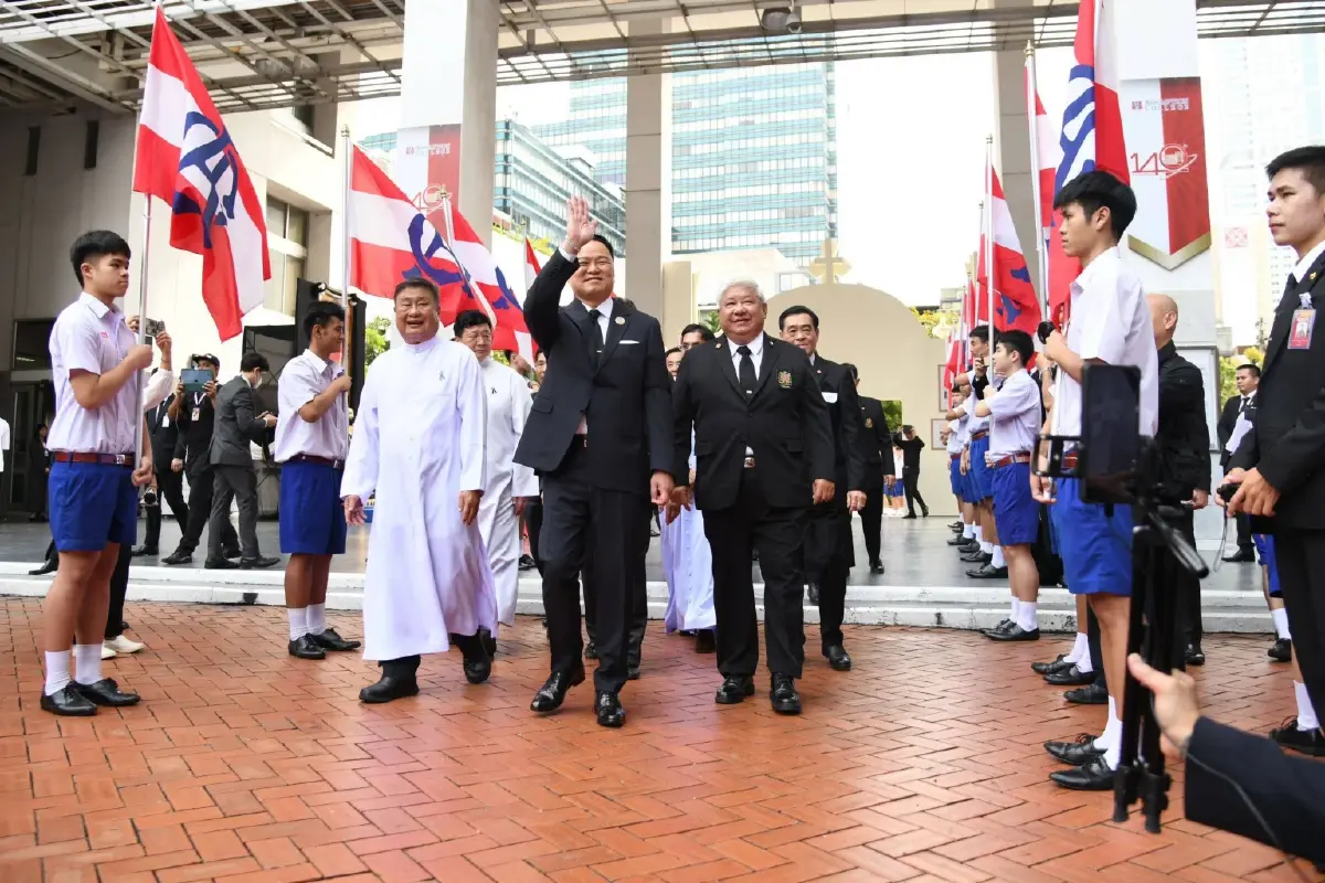 ‘อนุทิน’ เยือนถิ่นเก่า ‘อัสสัมชัญ บางรัก’ ฝากประเทศกับลูกหลาน