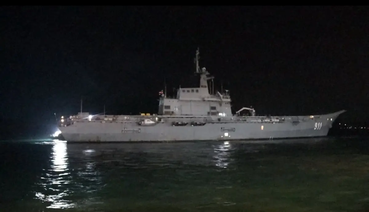 'เรือหลวงจักรีนฤเบศร' เคลื่อนพล มุ่งหน้า 'สงขลา' ช่วยน้ำท่วม 2568