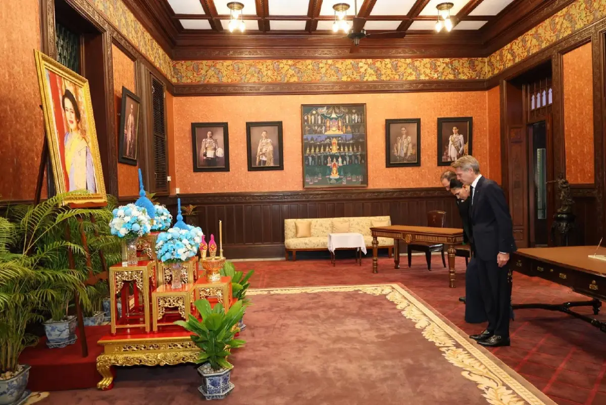 เจ้าชายแห่งเวนิส เสด็จไปทรงวางพวงมาลาถวายราชสักการะพระบรมศพ สมเด็จพระพันปีหลวง