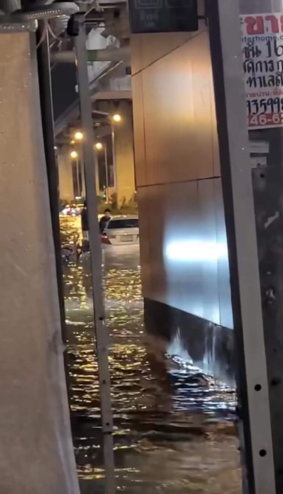 เช็กเส้นทางรถติด น้ำท่วมกรุงเทพ น้ำลดหรือยัง วันทำงาน ไปโรงเรียน