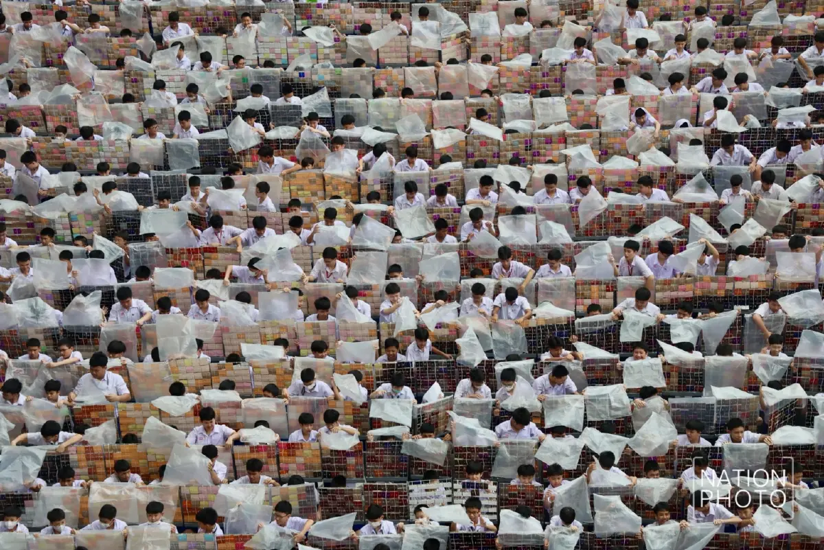 ชาวอัสสัมชัญ แปรอักษร พระบรมราชชนนีพันปีหลวง แสดงความอาลัย