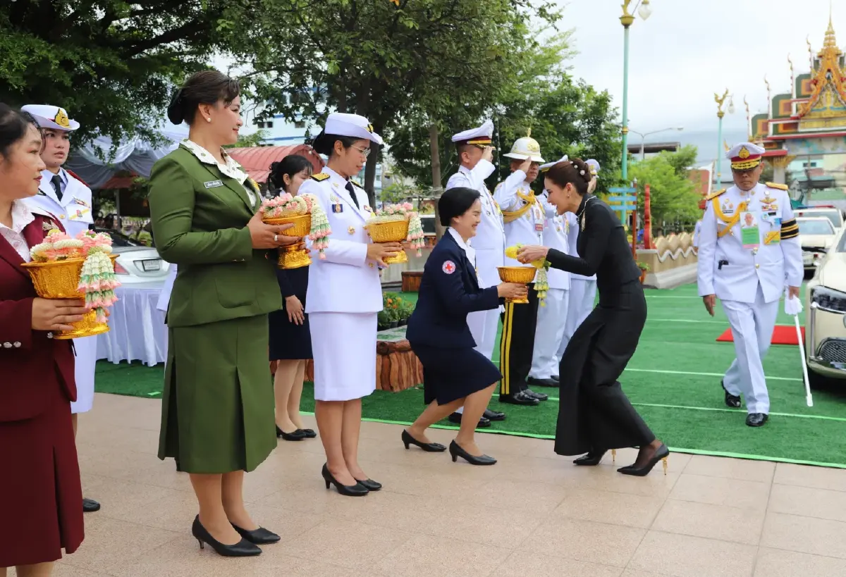 โปรดเกล้าฯ พลตรีหญิง ท่านผู้หญิงอรอนงค์ ปิยนาฎวชิรพัทธ์ ในพิธีฯวัดบางพลีใหญ่กลาง