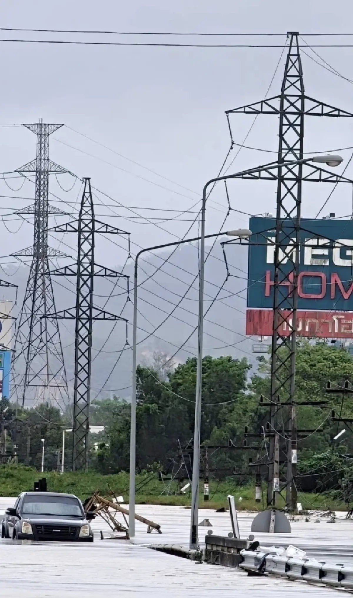 กู้ระบบไฟฟ้า ระดมเรือท้องแบน-เครื่องปั่นไฟ ลุยน้ำท่วมหาดใหญ่