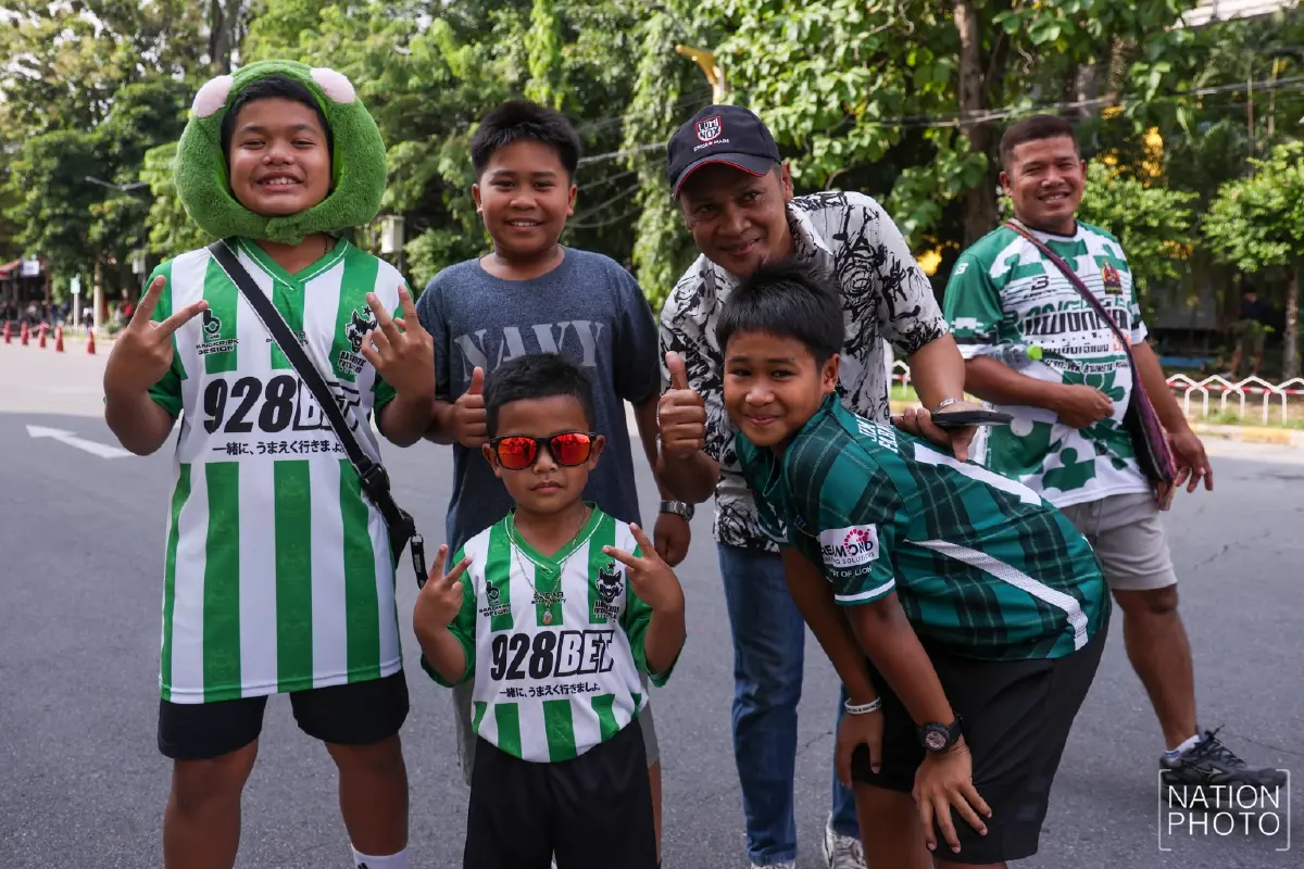 สนามศุภชลาศัย แตก! แฟนบอลแห่เชียร์คู่ชิงฯ "หมอนทองวิทยา vs อบจ.ชัยนาท"