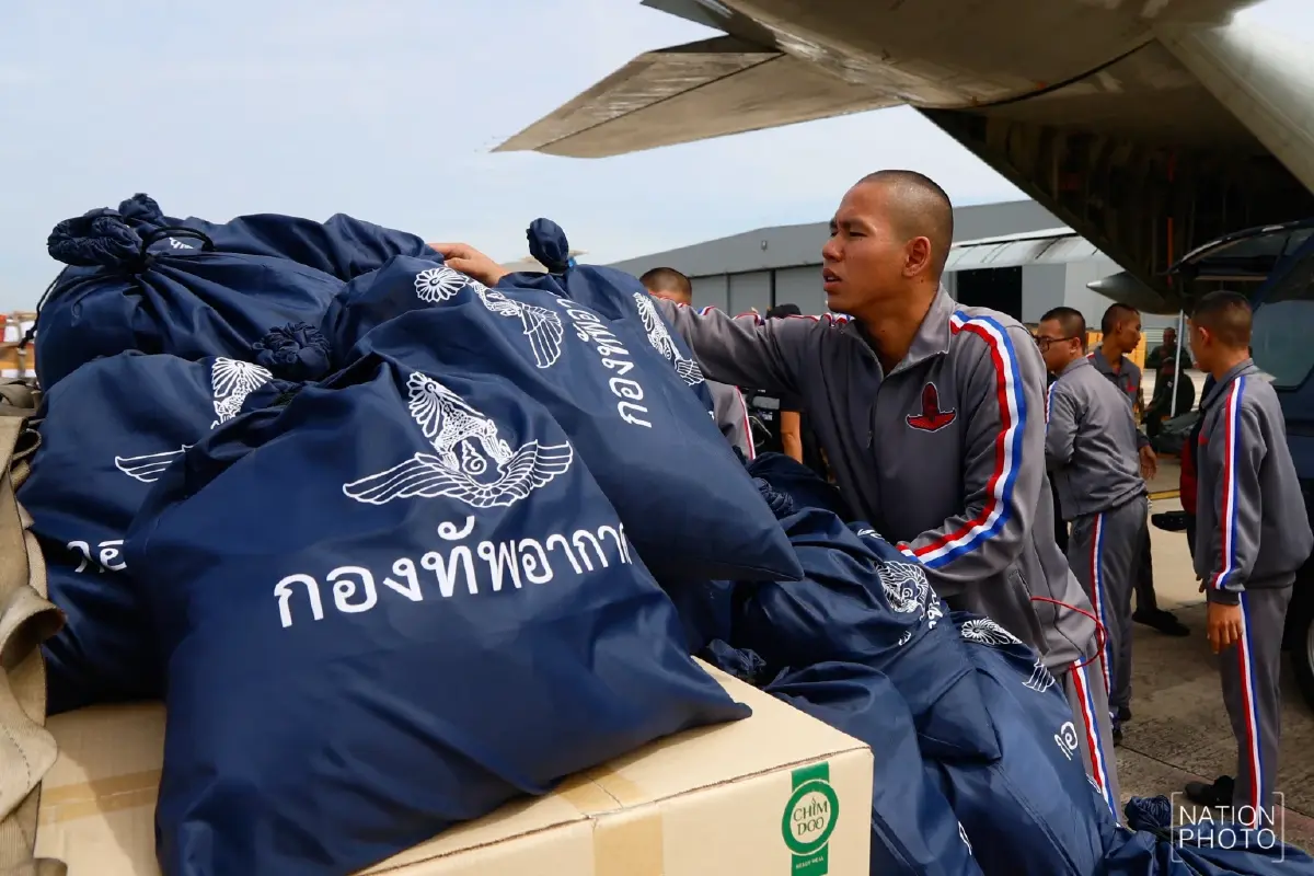 ทอ. รับมอบสิ่งของ มูลนิธิอาสาเพื่อนพึ่ง (ภาฯ) ส่งต่อช่วยน้ำท่วมภาคใต้