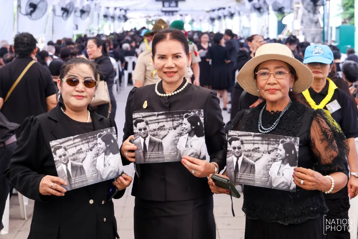 สำนักพระราชวัง เปิดให้ประชาชน ถวายบังคมพระบรมศพ 'พระพันปีหลวง' เป็นวันแรก