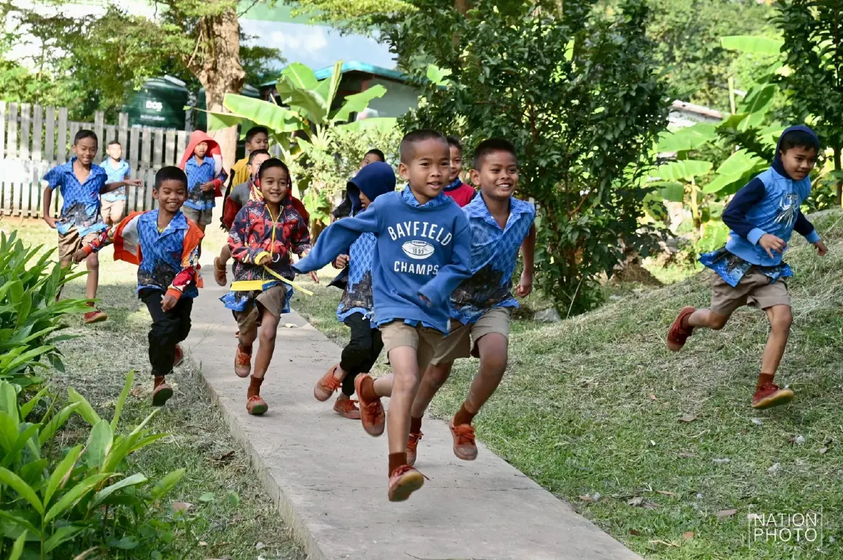 นักเรียน สุรินทร์ ซ้อมอพยพ เข้าบังเกอร์ หวั่นปะทะ ปราสาทตาเมือนธม