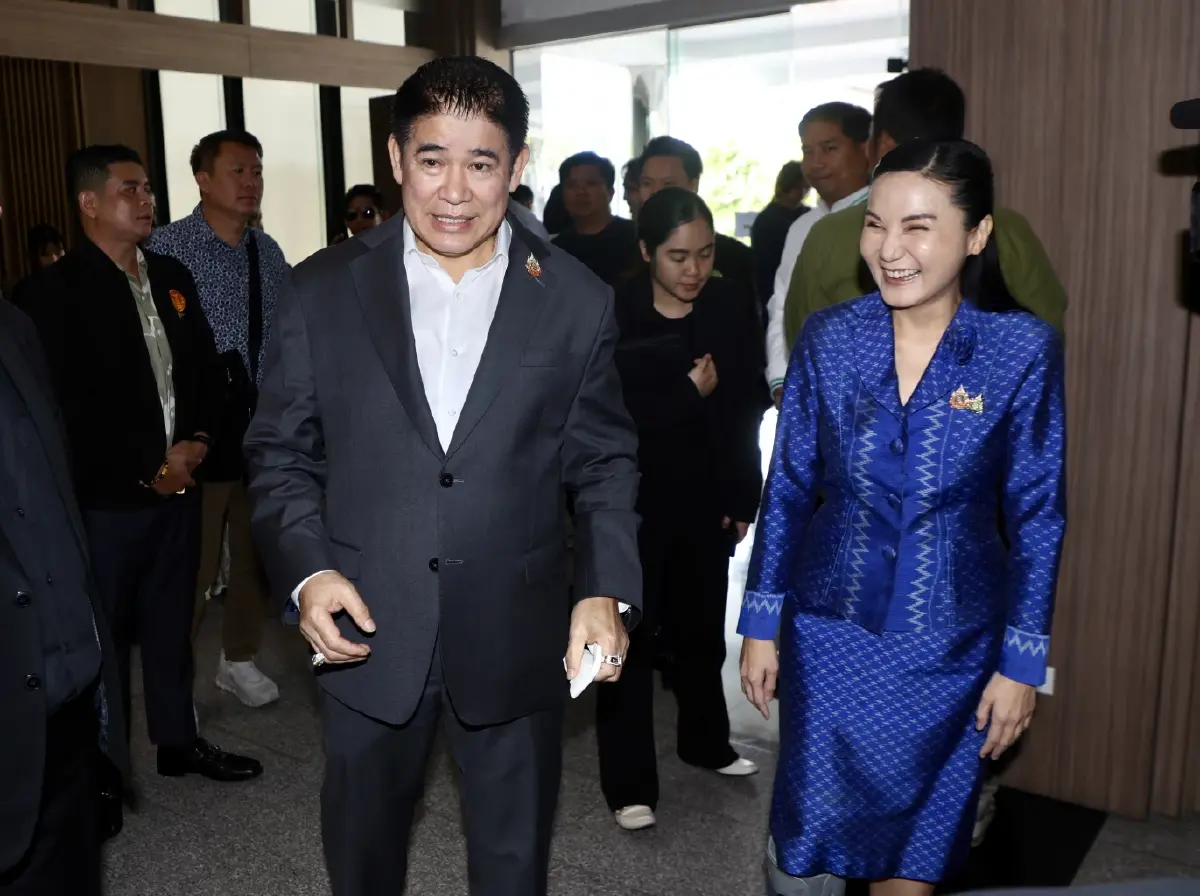 เปิดหน้า 'ช.-ส.' โยงทุนเทา 'พรรคส้ม' พลิกกระแสลบ- ช่วย 'ภท.' ?