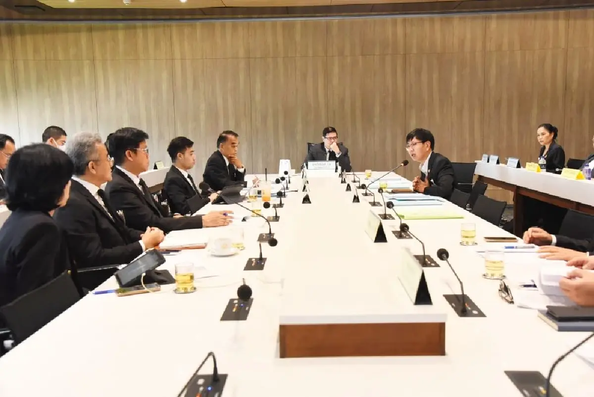 เปิดหน้า 'ช.-ส.' โยงทุนเทา 'พรรคส้ม' พลิกกระแสลบ- ช่วย 'ภท.' ?