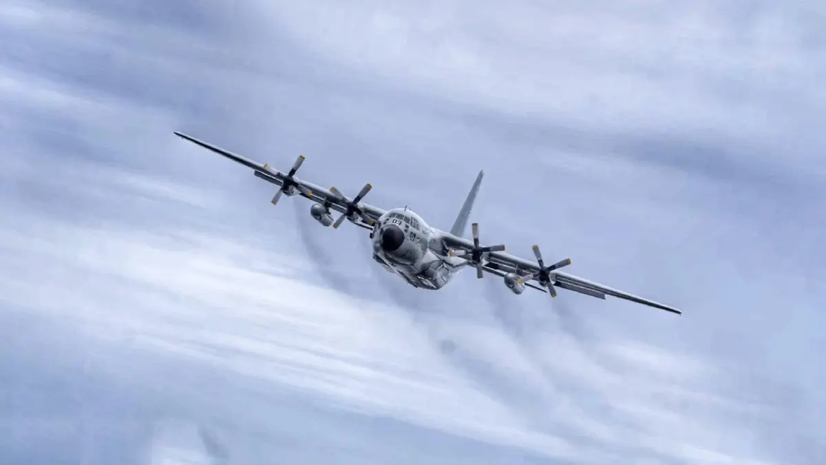 ส่งด่วน! บินลุยฝ่าพายุทะลุฝน ส่งเวชภัณฑ์ลงสู่ภาคใต้เร่งด่วน