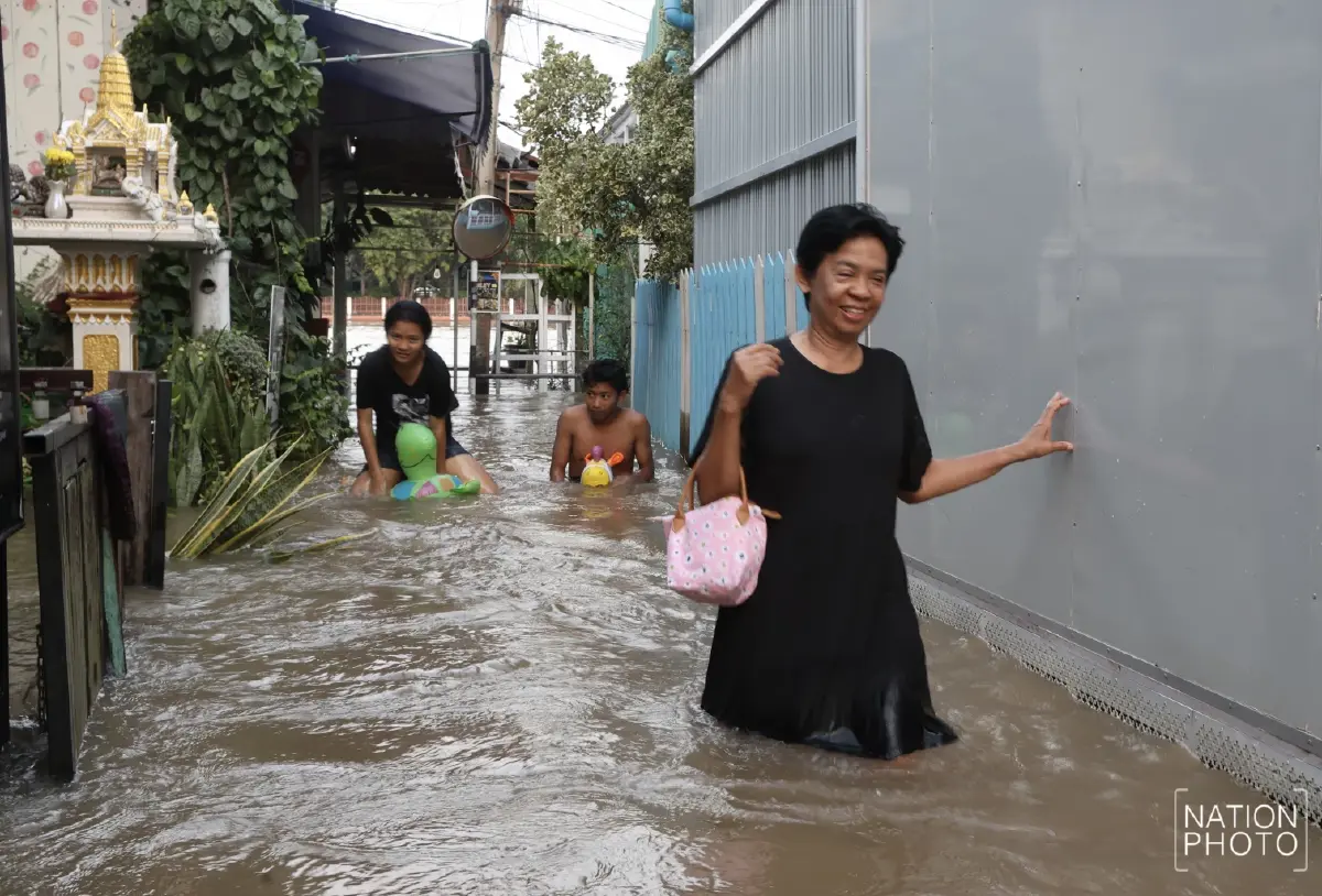 น้ำเจ้าพระยาสูงต่อเนื่อง พื้นที่เกาะเกร็ดยังท่วมขัง บางจุดสูง 40 ซม.