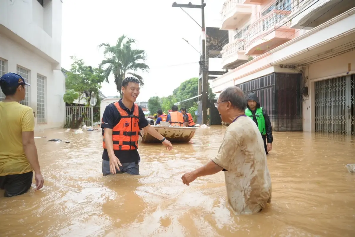 'เท้ง' นำทัพส้มลุยช่วย 'น้ำท่วมหาดใหญ่' แนะรัฐบูรณาการทุกหน่วย