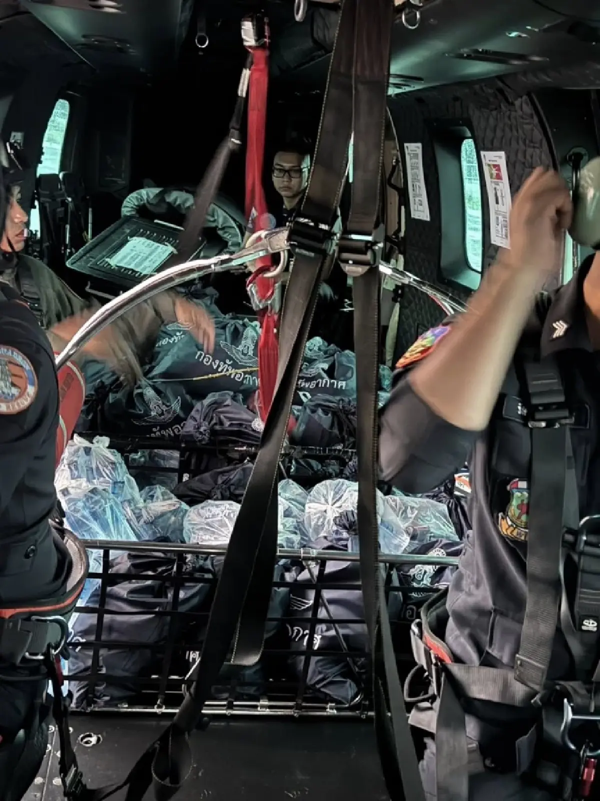 ปฏิบัติการด่วน บินนำส่ง 'ถังออกซิเจน' ผู้ป่วย รพ.หาดใหญ่ วิกฤตน้ำท่วม