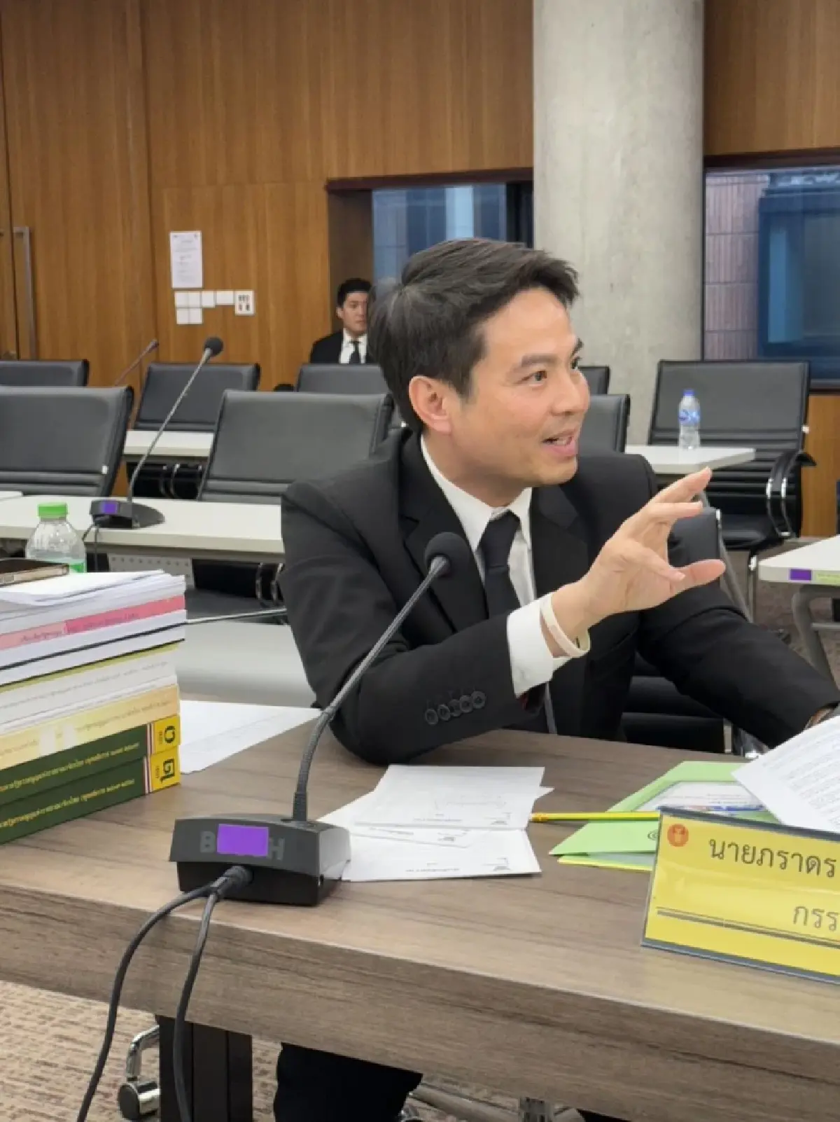 สูตร 20 หยิบ 1 ล็อกสเปก 'ร่าง รธน.' แตะหมวด 1-2 จุดเลี่ยงล้มกระดาน