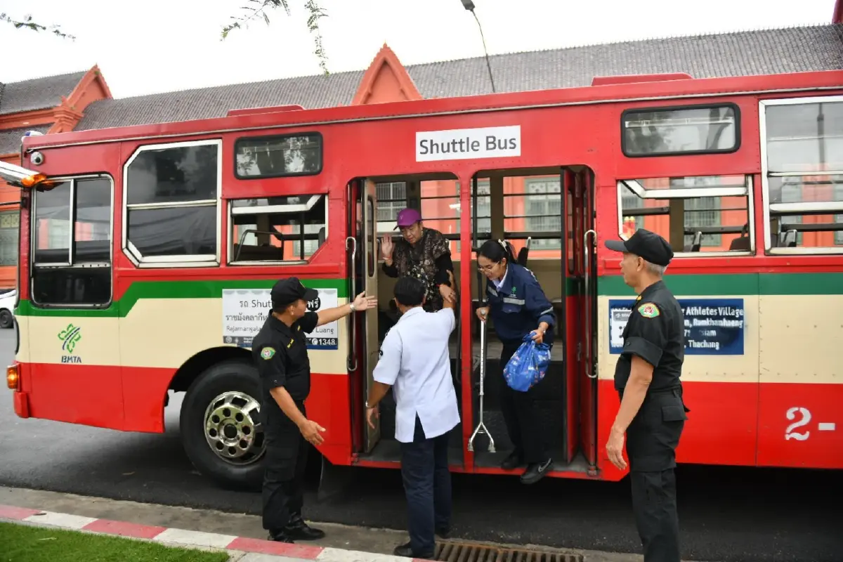 กทม. เปิดสายด่วน 1818 - เพิ่มจุดชาร์จ อำนวยความสะดวกปชช.ถวายสักการะพระบรมศพ