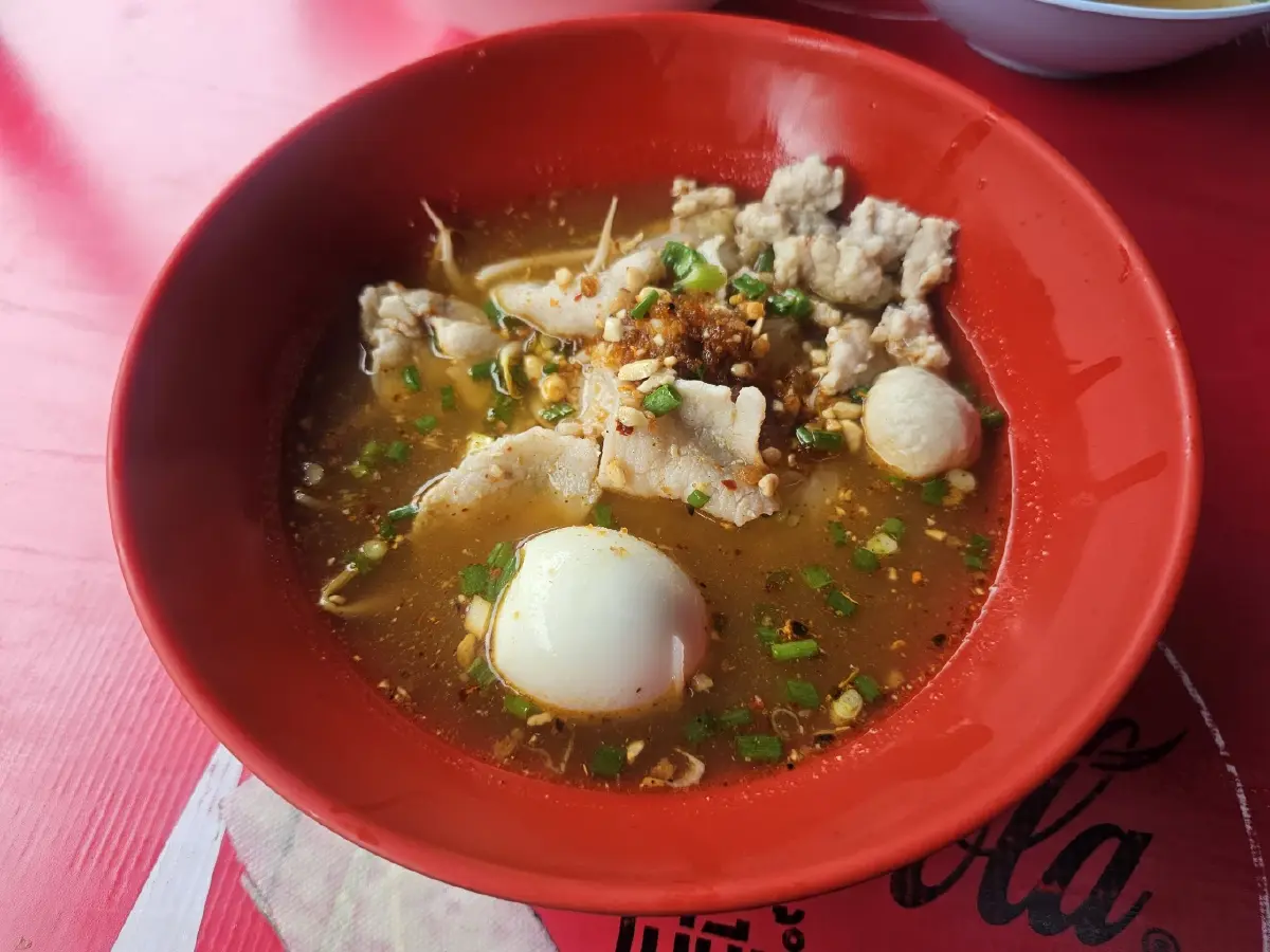 ‘โกบู้รสซิ่ง’ ก๋วยเตี๋ยวต้มยำในตำนาน 50 ปี ซอยนวมินทร์ 8