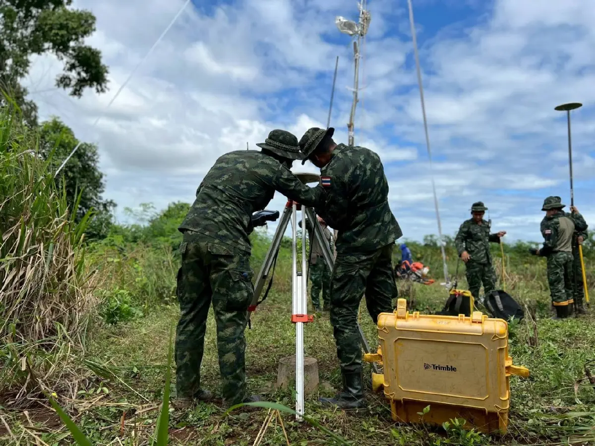 'ไทย–กัมพูชา' ปักหมุดชั่วคราว อ.โป่งน้ำร้อน เสร็จแล้ว เตรียมสร้างรั้วต่อไป