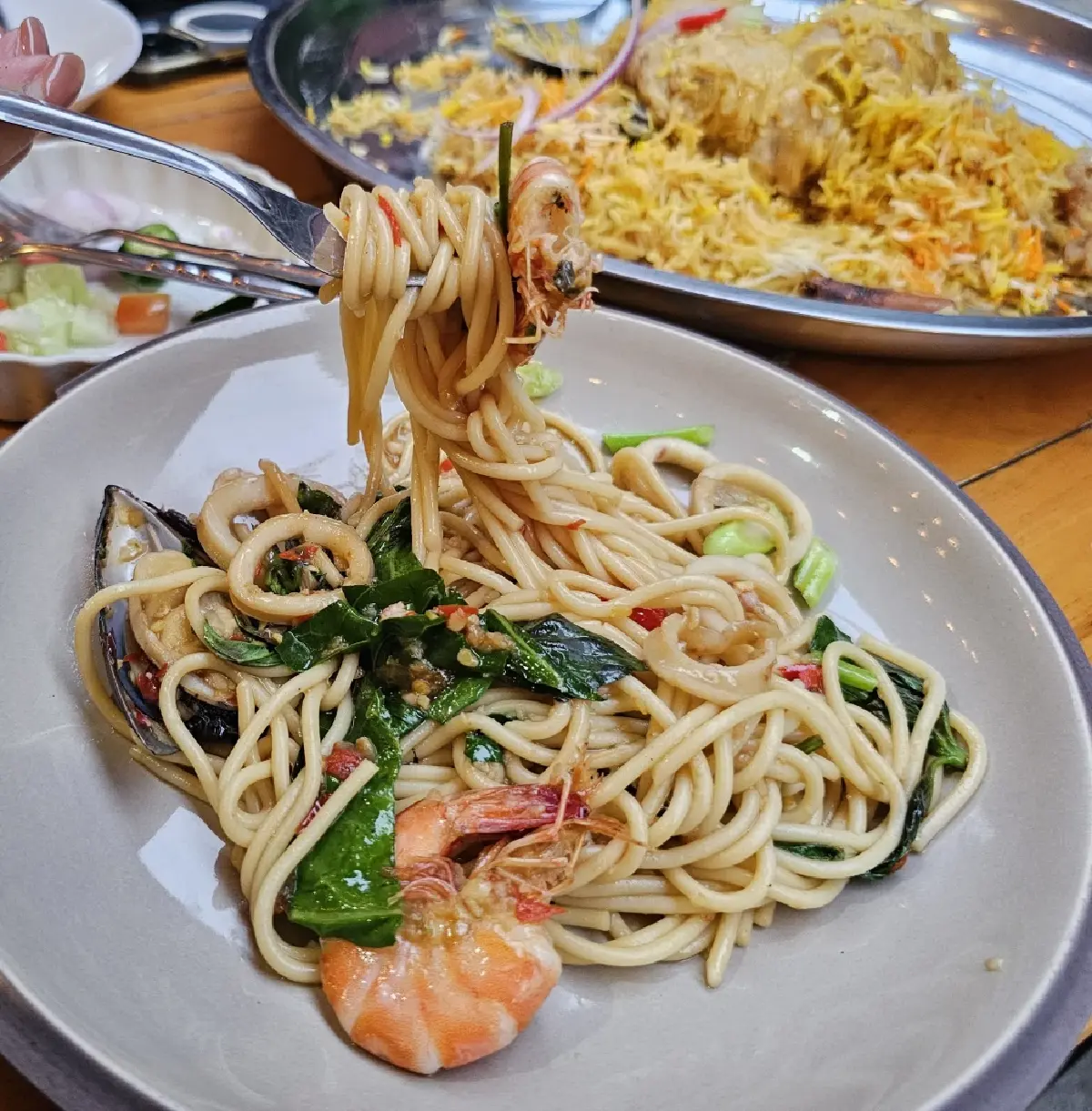 ‘ข้าวหมกอาหรับคว่ำหม้อ’ อร่อย ไร้เทียมทานใน ‘ย่านพัฒนาการ 40’