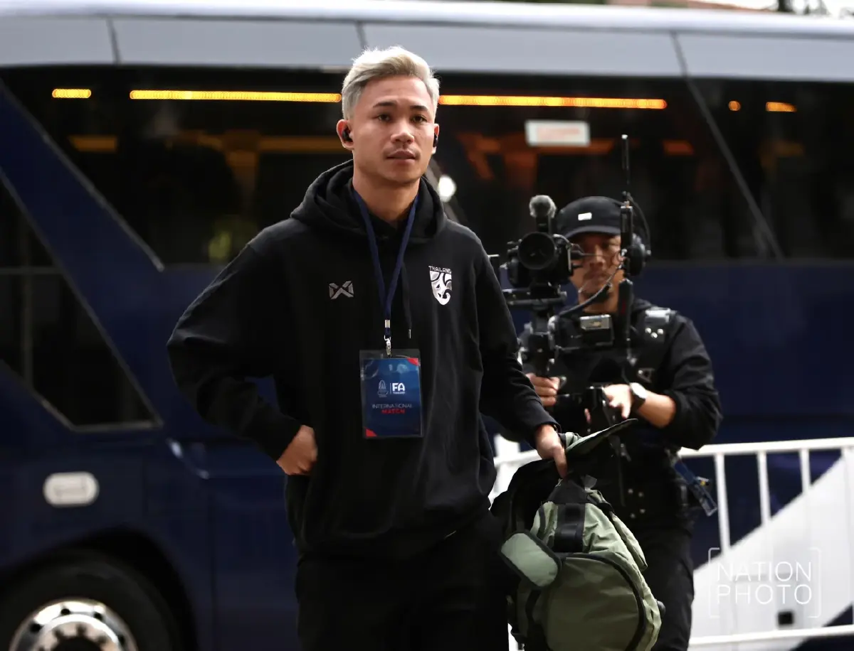 บรรยากาศก่อนศึกคัดเลือกเอเชีย แฟนบอลแห่เชียร์ ไทย พบ สิงคโปร์