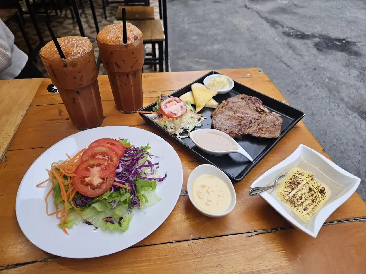 ‘ข้าวหมกอาหรับคว่ำหม้อ’ อร่อย ไร้เทียมทานใน ‘ย่านพัฒนาการ 40’