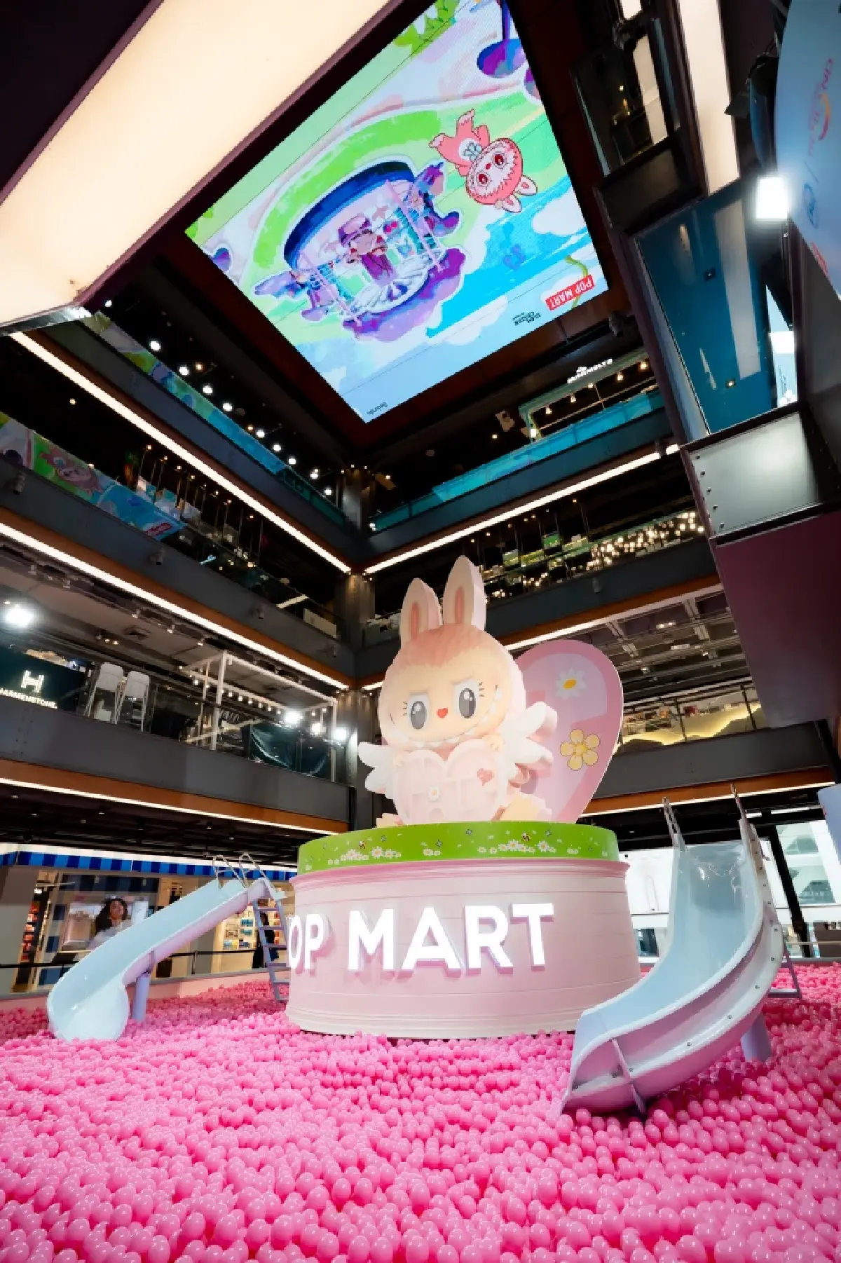 POP MART ชูคาแรกเตอร์ระดับไอคอนิก เนรมิตแลนด์มาร์กสุดป๊อป ใจกลางกรุงเทพฯ