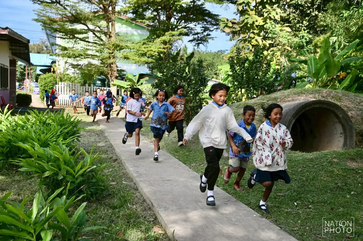 นักเรียน สุรินทร์ ซ้อมอพยพ เข้าบังเกอร์ หวั่นปะทะ ปราสาทตาเมือนธม