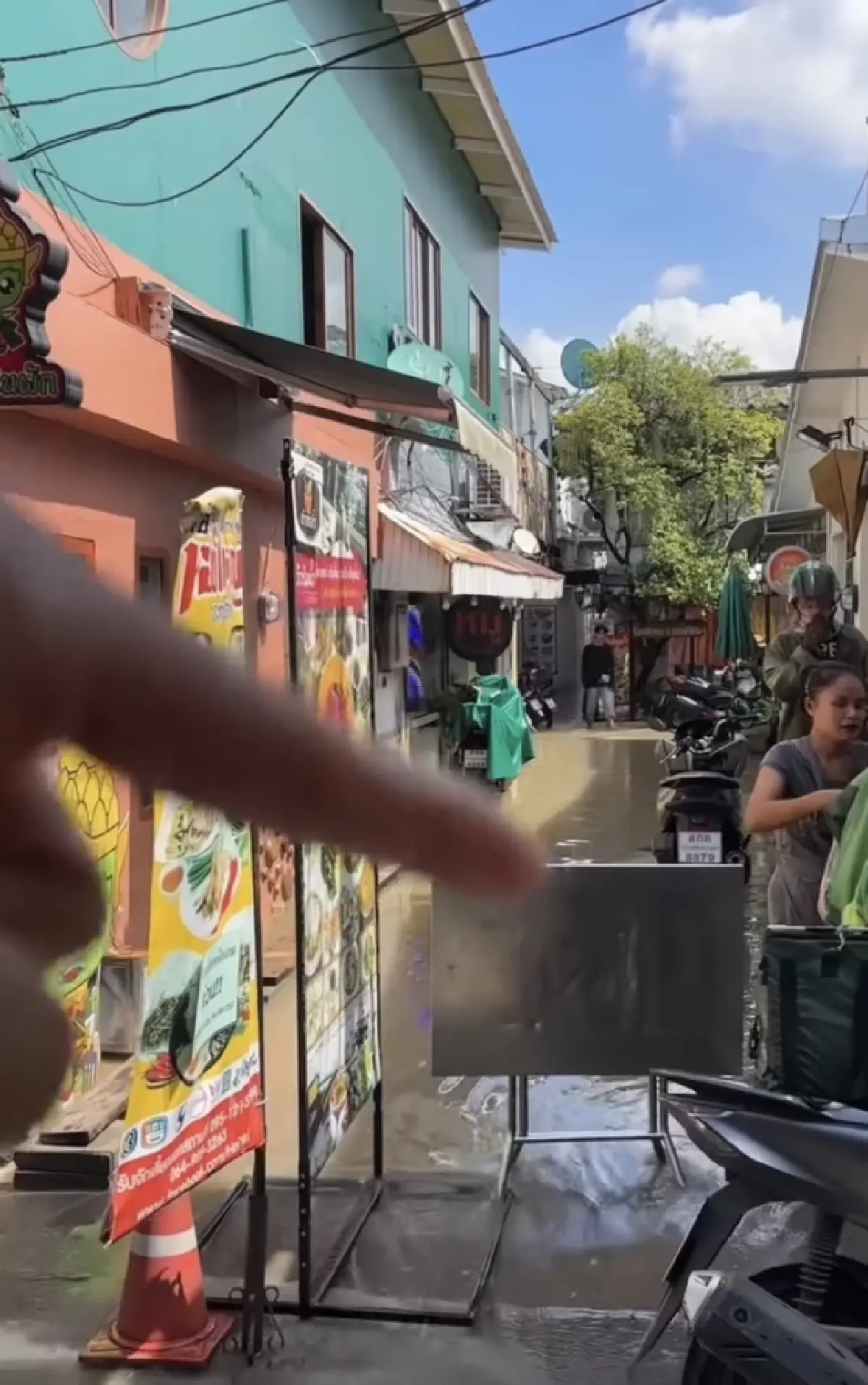 บางกอกน้อย เตือนน้ำท่วมใหญ่ น้ำทะเลหนุนสูง ห้ามย้ายกระสอบทราย