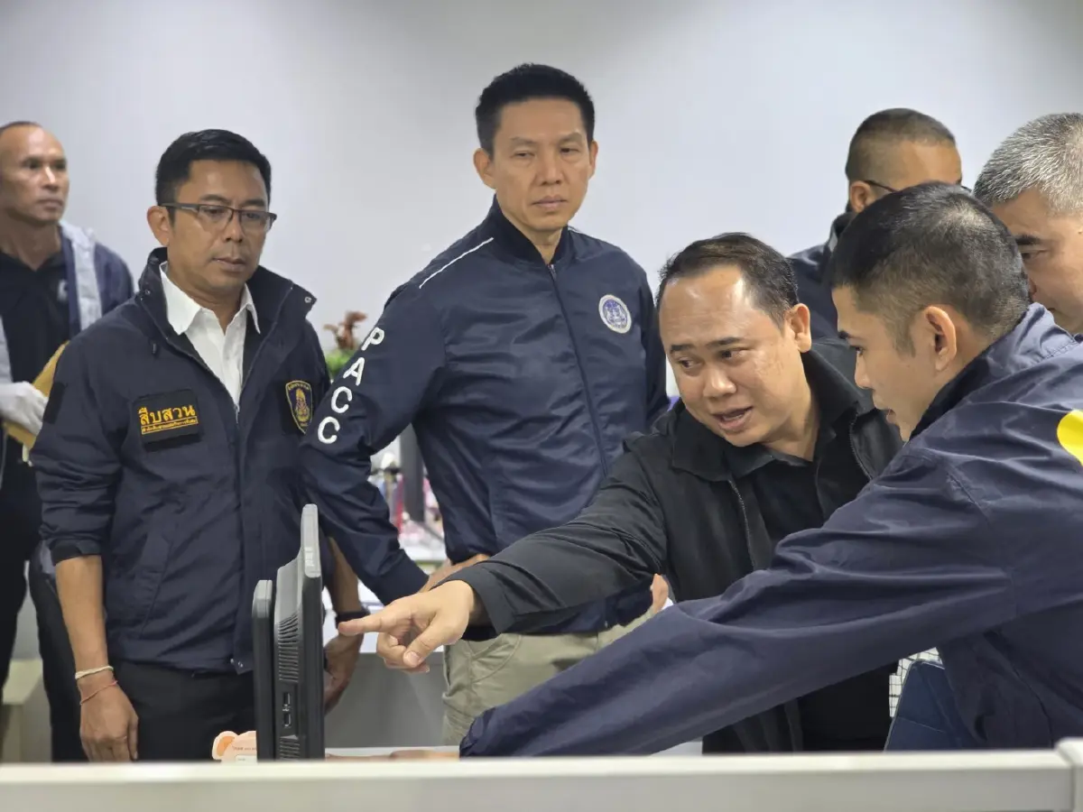 ป.ป.ช.ร่วม ตร.รวบ จนท.สรรพากร คา สนง. รีดเงินเอกชนเลี่ยงเก็บภาษี