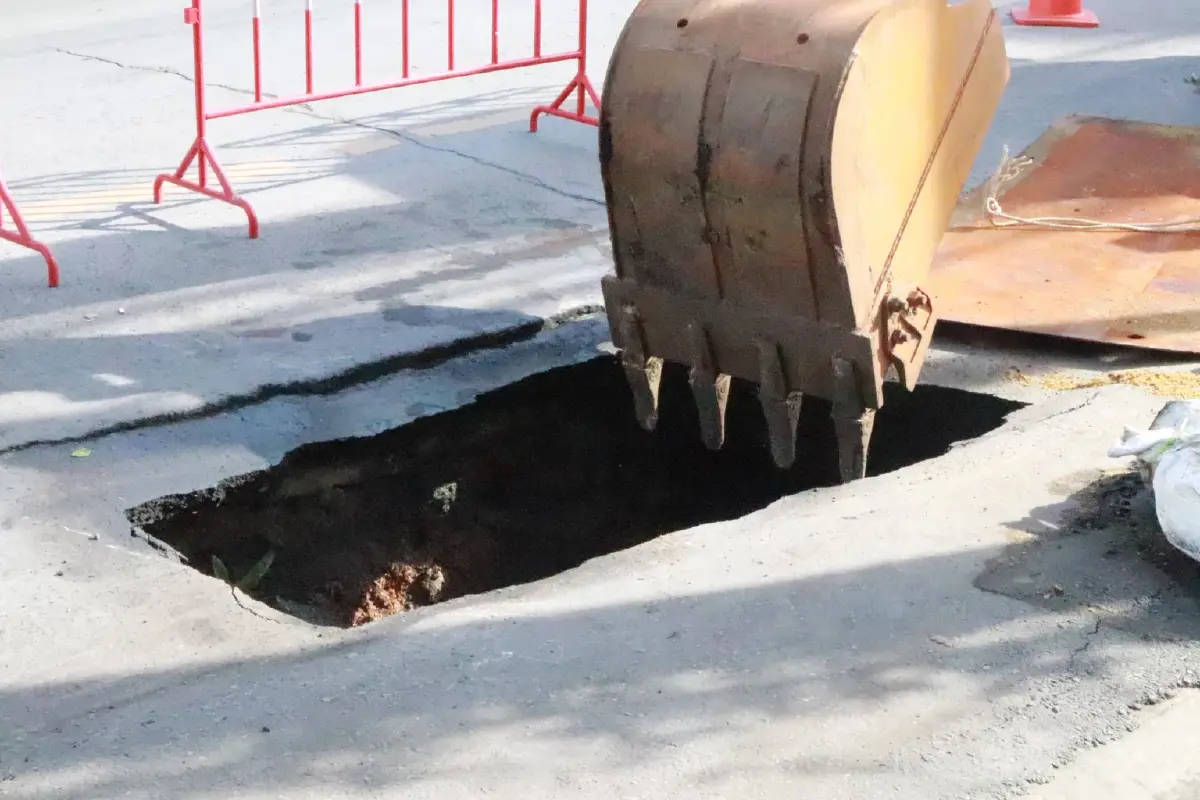 ด่วน! ถนนทรุดตัว เขตดอนเมือง ซอยประชาอุทิศ 19–22 เลี่ยงเส้นทาง