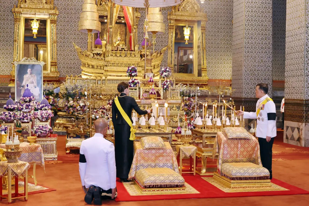 ในหลวง-พระราชินี ทรงบำเพ็ญพระราชกุศลวันคล้ายวันสวรรคต รัชกาลที่ 6 ครบ 100 ปี