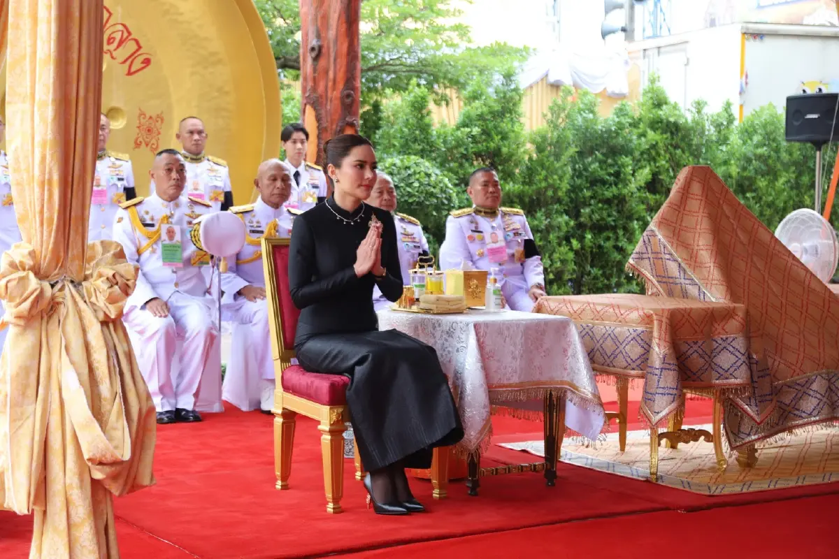 โปรดเกล้าฯ พลตรีหญิง ท่านผู้หญิงอรอนงค์ ปิยนาฎวชิรพัทธ์ ในพิธีฯวัดบางพลีใหญ่กลาง