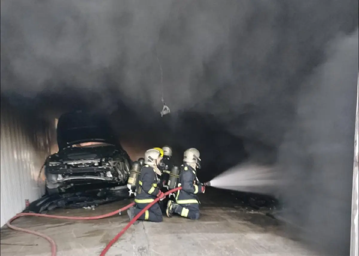 ด่วน! ไฟไหม้อู่ซ่อมรถ นนทบุรี รถยนต์เสียหายหลายคัน เร่งดับเพลิง