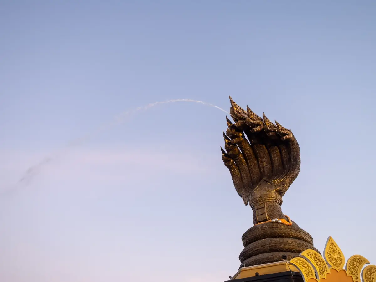 ‘นครพนม’ โตไม่หยุด ขึ้นแท่น ‘เมืองหลักสายมู’ ร้านอาหาร-โรงแรมแน่น นักท่องเที่ยวแห่ไหว้ขอพรฉ่ำ