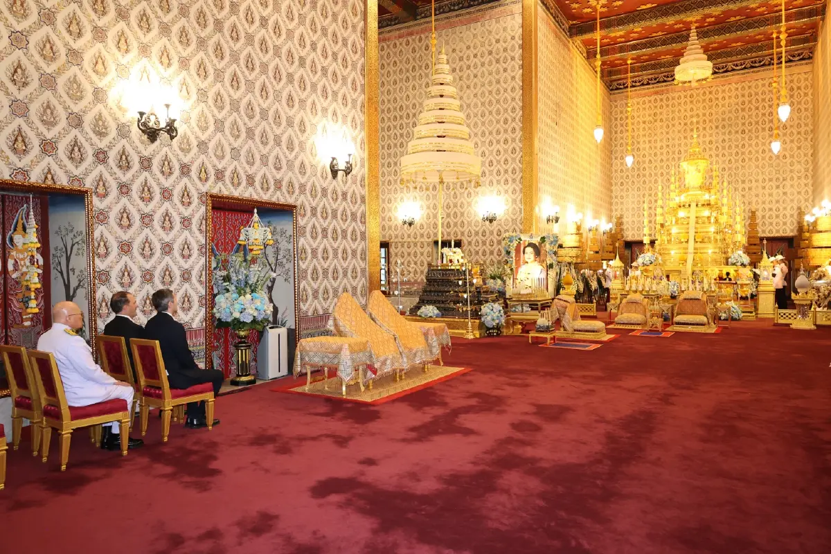 รมช.กลาโหมอิตาลี เข้าถวายราชสักการะ พระบรมศพ สมเด็จพระพันปีหลวง