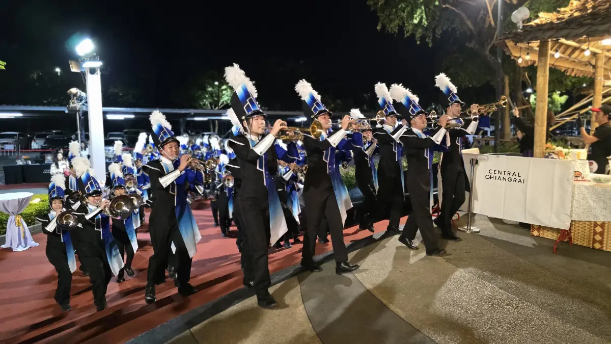 เปิดไฟ ‘ต้นคริสต์มาสหมอกพันวา’ เทศกาลสีสันกาสะลอง 2025 เทิดพระเกียรติ 'สมเด็จพระพันปีหลวง'