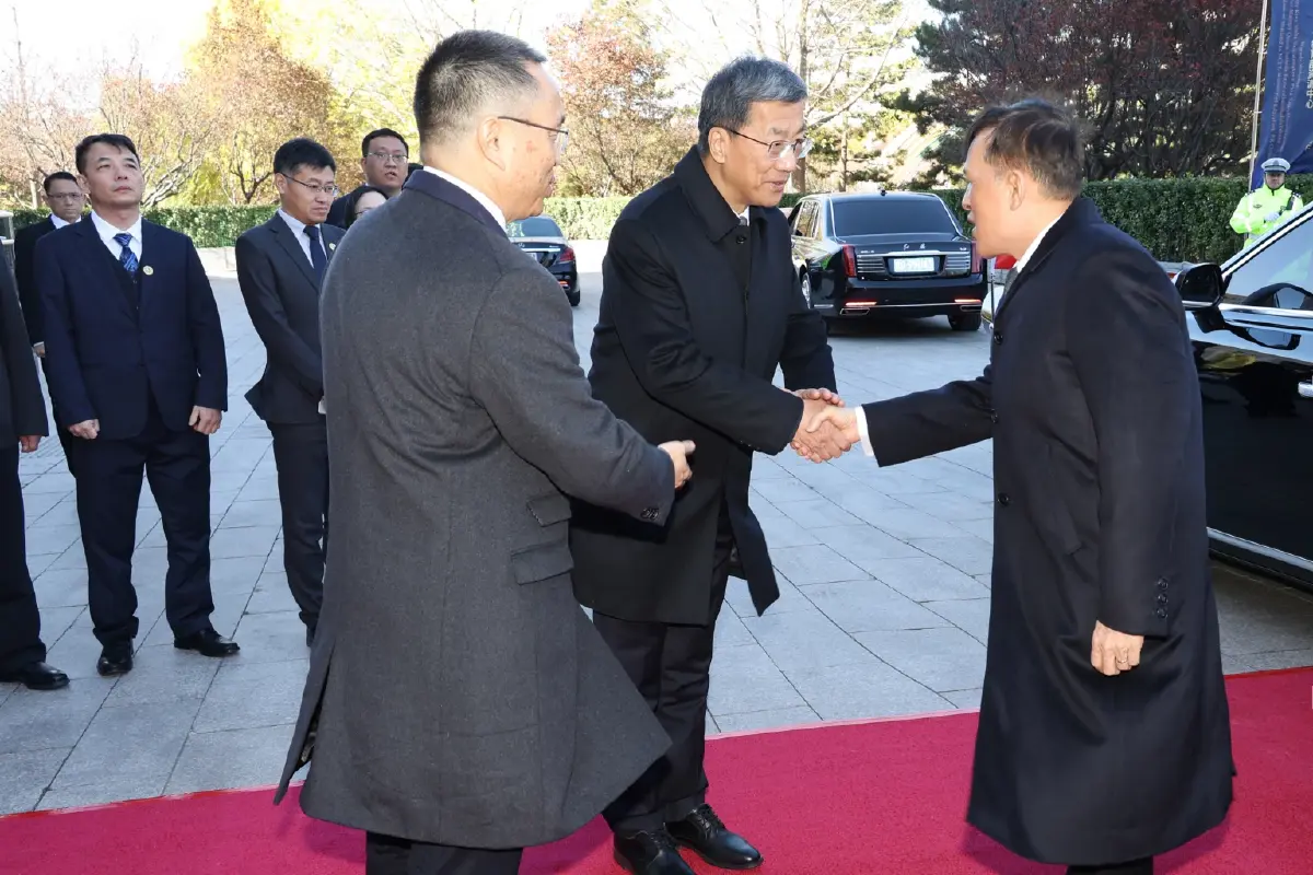 ในหลวง-พระราชินี ทอดพระเนตรศูนย์พัฒนาเทคโนโลยีและทรัพยากรด้านการศึกษา
