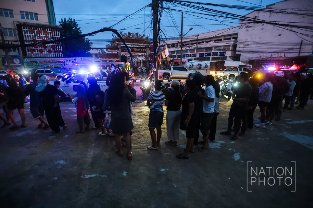 เขต 8 หาดใหญ่ คืนไร้ไฟ จุดเทียนประทังชีวิต เผยยอดเหยื่อน้ำท่วมใต้