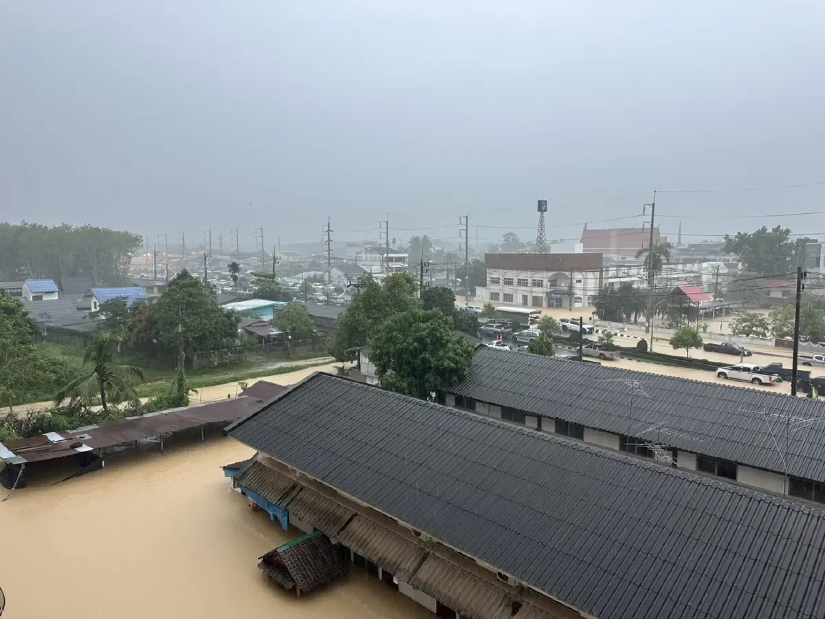 'นาทวี' อ่วมหนัก! ถนนถูกตัดขาด 15,000 ครัวเรือน ต้องการเรือ อาหาร น้ำดื่ม