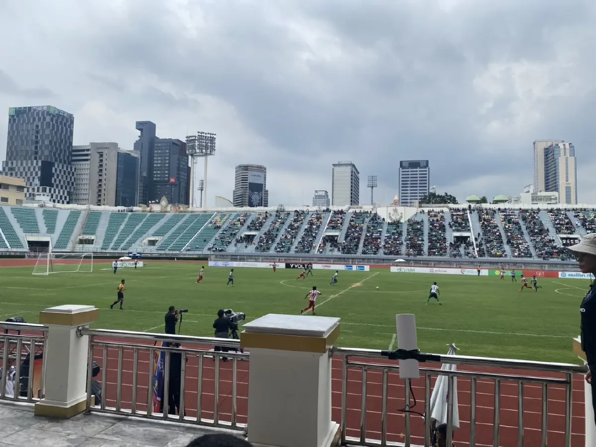 ฟอร์มดี 'หมอนทองวิทยา' สร้างตำนาน รถขนฝัน ล้มยักษ์เข้าชิงบอล 7 สี