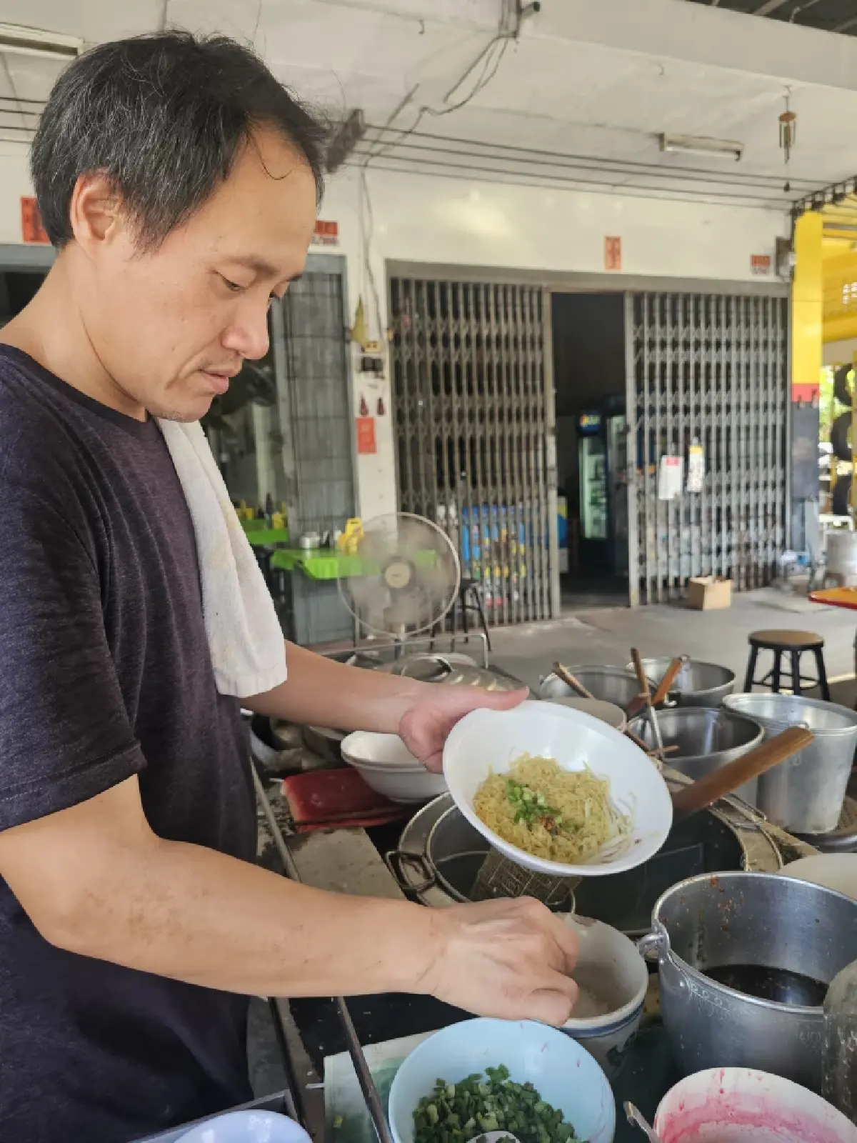 ‘ย่งฮั่วเฮง’ ก๋วยเตี๋ยวลูกชิ้นปลารสเด็ด อร่อย ที่ ถนนเอกชัย 45