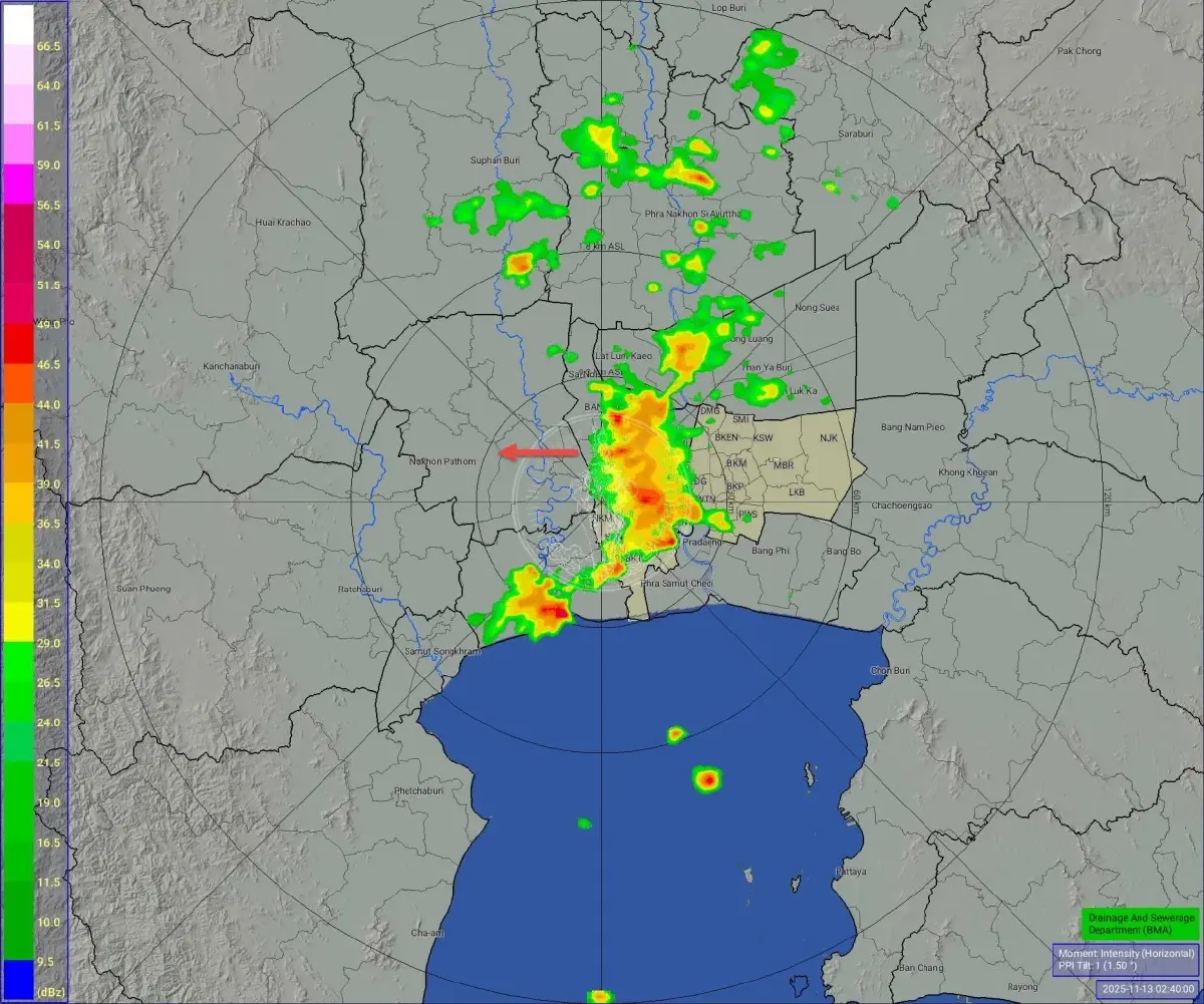 ฝนถล่มกรุงฯ กลางดึก น้ำท่วมขังหลายจุด โดยเฉพาะ 'รัชดาฯ' เช้านี้การจราจรสาหัส
