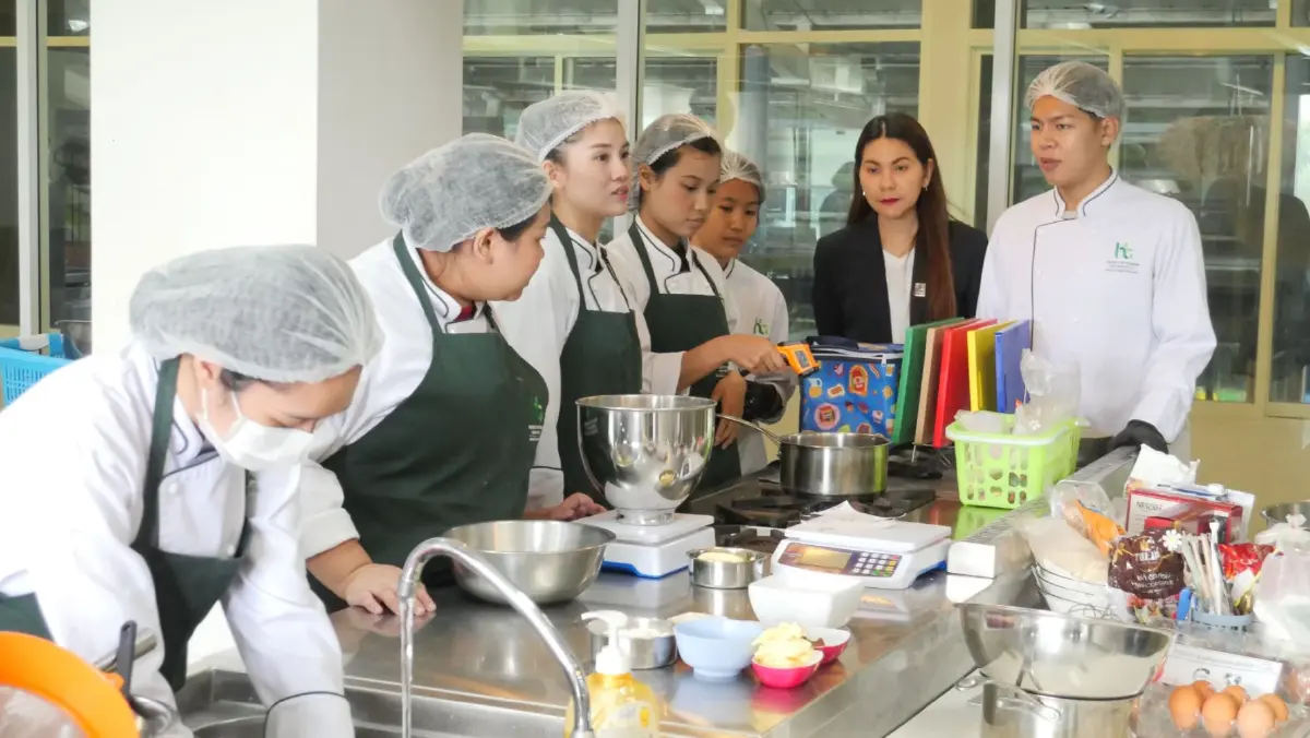 ดึงเชฟดังสร้างแรงบันดาลใจให้กับ นศ.ตั้งเป้าปั้นนักบริการรุ่นใหม่