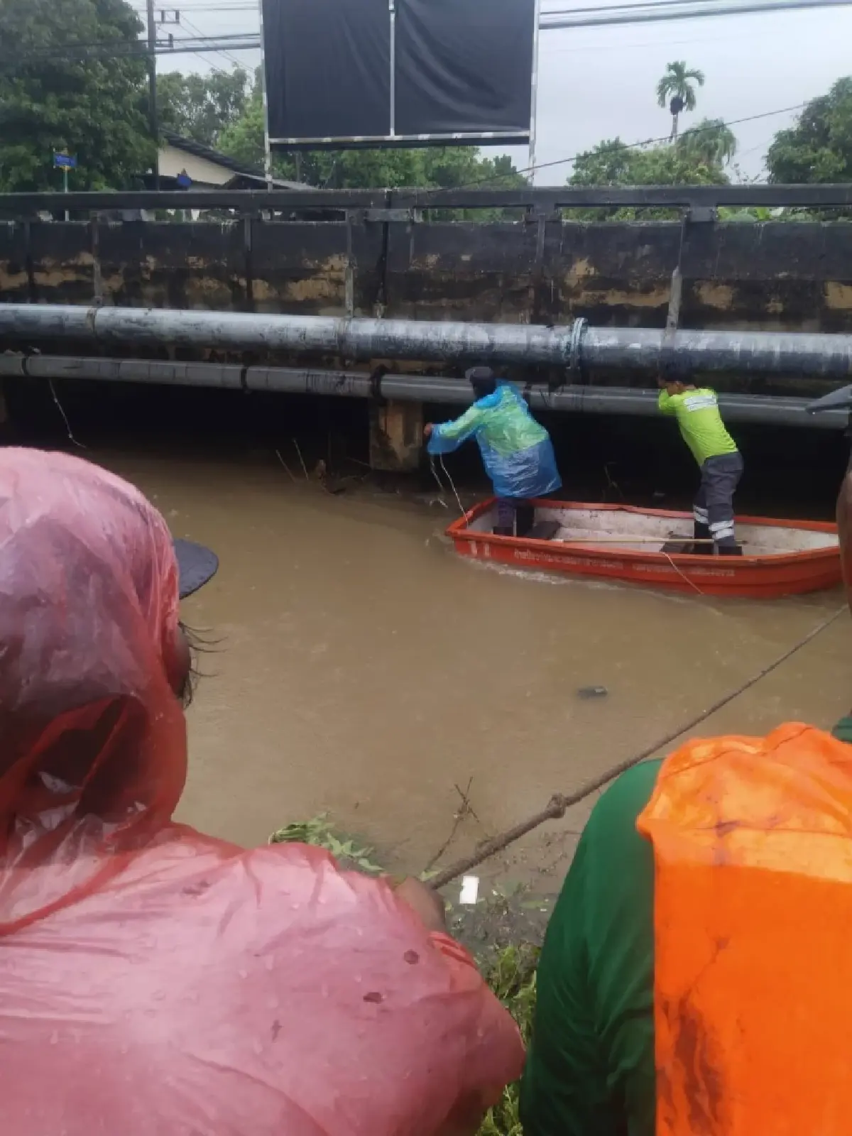 นครศรีธรรมราช ปังธงเหลือง เตือนน้ำท่วม ล้นตลิ่ง - เปิดศูนย์พักพิง