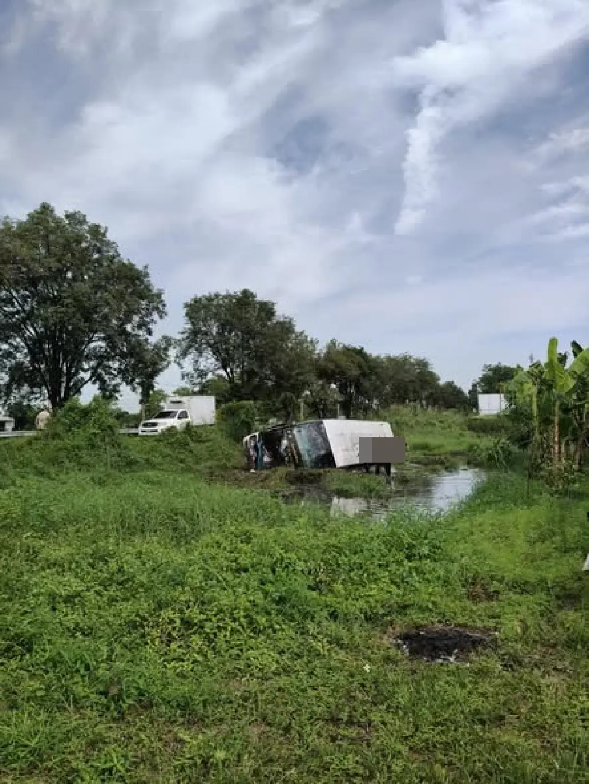 นักเรียนบาดเจ็บอื้อ รถทัวร์ทัศนศึกษาโรงเรียนอุตรดิตถ์ พลิกคว่ำ