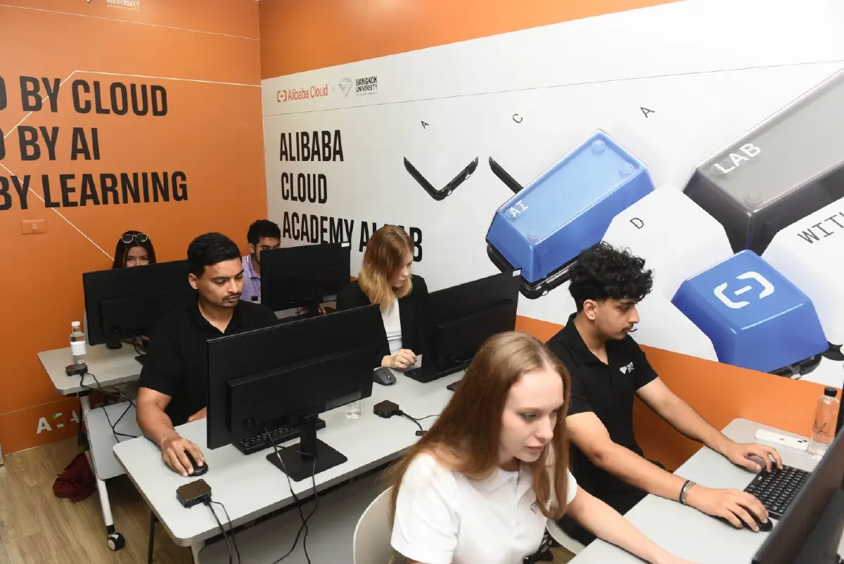 'ม.กรุงเทพ' สร้างคนที่โลกอนาคตต้องการ 6  หลักสูตรสุดล้ำ! ไม่ได้สอนแค่ตำรา