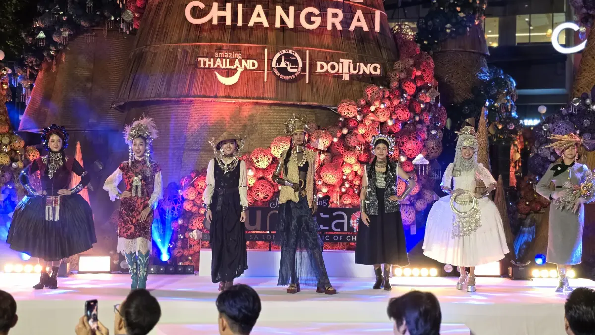 เปิดไฟ ‘ต้นคริสต์มาสหมอกพันวา’ เทศกาลสีสันกาสะลอง 2025 เทิดพระเกียรติ 'สมเด็จพระพันปีหลวง'