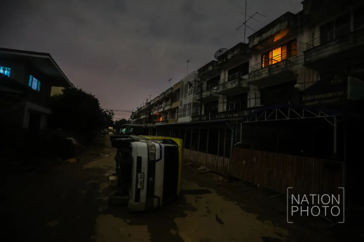 เขต 8 หาดใหญ่ คืนไร้ไฟ จุดเทียนประทังชีวิต เผยยอดเหยื่อน้ำท่วมใต้