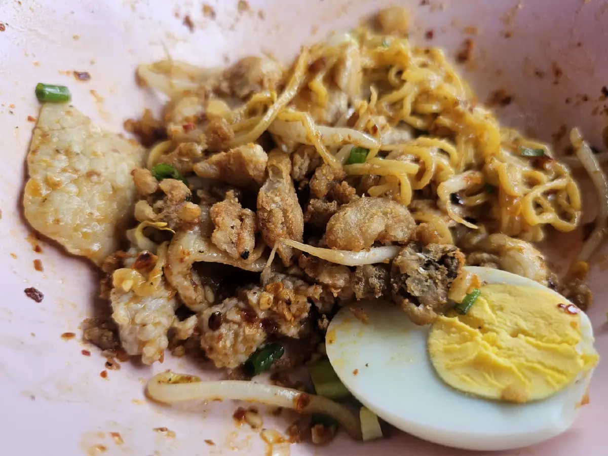 ‘โกบู้รสซิ่ง’ ก๋วยเตี๋ยวต้มยำในตำนาน 50 ปี ซอยนวมินทร์ 8